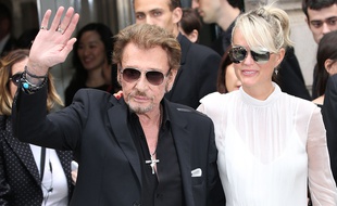 Johnny et Laetitia Hallyday à la Fashion week de Paris en juillet 2016.