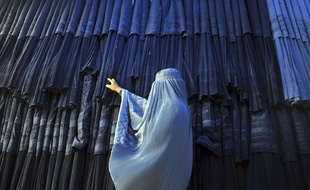 Illustration: une Afghane en burqa.