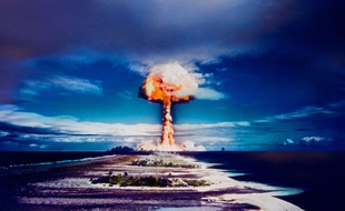 Essai nucléaire dans un atoll de Polynésie française.