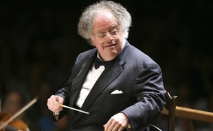 James Levine en train de diriger l'Orchestre symphonique de Boston, en juillet 2006.