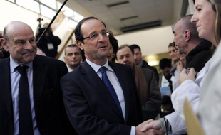 François Hollande a promis jeudi un nouveau plan cancer, la poursuite du plan Alzheimer, une loi santé mentale, la modification du financement des hôpitaux publics, des aides à l'installation des jeunes médecins, lors d'un discours sur la santé jeudi.
