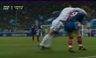 Capture d'écran de la bagarre des Leroy, en 2000