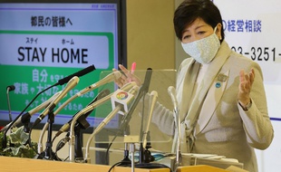 La gouverneure Yuriko Koike lors d'une conférence de presse