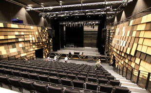 La grande salle de concert du nouvel Antipode peut accueillir un petit millier de personnes.