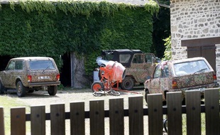 Le jardin de la maison où habitait Varg Vikernes avec sa femme et ses trois enfants, dans le hameau de «Las Fleyras», près de Salon-La-Tour (Corrèze), le 16 juillet 2013