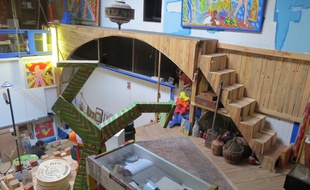 L'artiste a construit lui-même les cinq escaliers de l'atelier.