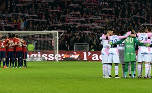 Une minute de silence a été observée entre Lille et Evian en soutien à l'attentat contre «Charlie Hebdo», le 7 janvier 2015.