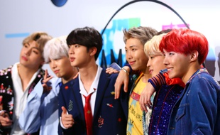 Des membres du groupe de K-pop