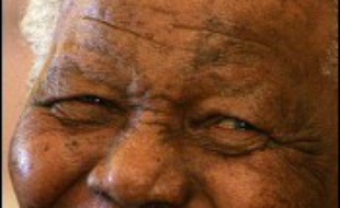 Héros de la lutte anti-apartheid, Nelson Mandela, ancien président sud-africain qui fête mardi ses 88 ans, semble toujours en forme pour un homme de son âge ayant passé 27 ans en prison, mais ses apparitions publiques deviennent de plus en plus exceptionnelles.