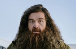 Une première photo du Hagrid de la série « Harry Potter » a été dévoilée