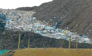 Le site de stockage de déchets.