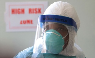 L'épidémie d'Ebola pourrait être au mieux «stabilisée» fin 2014, selon deux experts de la Commission européenne.