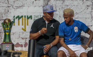 « Tu préfères jouer avec Ronaldo ou avec Messi? »
