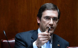 A peine remis d'une grave crise politique, le gouvernement portugais n'a pas écarté vendredi la nécessité d'un deuxième plan de sauvetage après avoir subi un nouveau revers, la Cour constitutionnelle ayant censuré une mesure d'austérité mise au point avec les créanciers du pays.