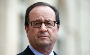 Le président français Francois Hollande visite une exposition organisée pour le premier anniversaire de la transition énergétique Le 22 juillet 2016