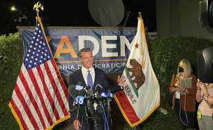 Le gouverneur démocrate de Californie, Gavin Newsom, avec le sourire après sa victoire au référendum sur son renvoi, le 14 septembre 2021.