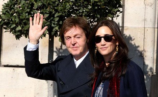 Paul McCartney et Nancy Shevell, en mars 2011 à Paris.