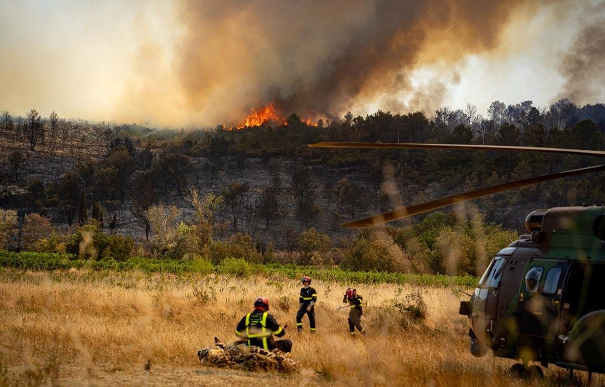 EN DIRECT Incendie dans l'Aude : Le feu est enfin fixé mais ne pourra pas être éteint avant plusieurs jours...