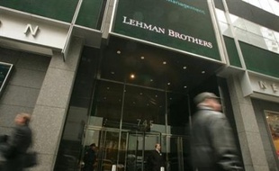 La banque d'affaires américaine Lehman Brothers a annoncé lundi avoir été victime d'une monumentale escroquerie de 225 millions d'euros au Japon, perpétrée avec la complicité présumée d'ex-employés de la maison de commerce japonaise Marubeni.