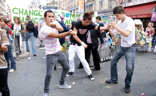 Le 15 septembre 2007, pour la Techno Parade, les danseurs de Tecktonik déferlaient sur Paris