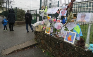 Hommage à David 8 ans, devant l'école du Soleil Levant à Saint-Herblain où il était scolarisé