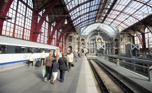 La dernière grève générale en Belgique date de 2005. Elle était le fait du seul syndicat socialiste FGTB. Pour une grève lancée en "front commun" des trois principaux syndicats du royaume, comme c'est le cas de celle organisée lundi, il faut remonter à 1993.