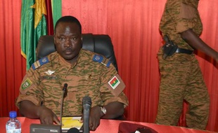 Le lieutenant-colonel Isaac Zida, le 3 novembre 2014 lors d'une rencontre avec le corps diplomatique à Ouagadougou