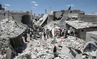 Une rue d'Alep détruite par des bombardements, le 21 juin 2015 en Syrie