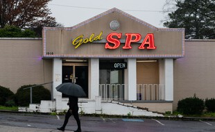 L'un des trois salons de massages visé par le tireur présumé, Robert Aaron Long, le 17 mars 2021 à Atlanta.