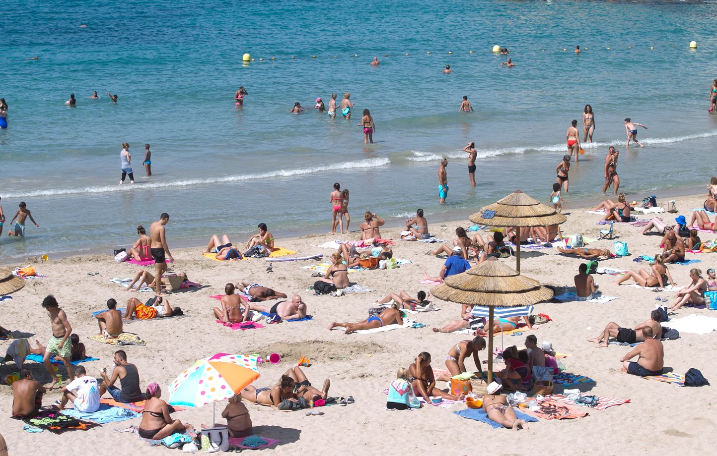 Un jeune homme enseveli sous le sable dans les Landes