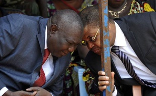 Le Premier ministre centrafricain Nicolas Tiangaye a nommé dimanche un nouveau gouvernement d'union nationale composé de membres de la rébellion, d'anciens opposants et de la société civile, selon un décret lu à la radio nationale.