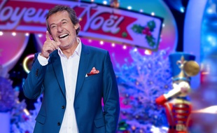 Jean-Luc Reichmann, visiblement en pleine partie de « Tire sur mon doigt »