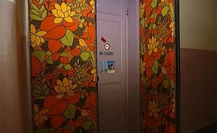 Capture d'écran d'un reportage de France 2 sur une crèche clandestine à Marseille, le 28 juin 2012.