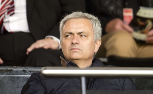 Jose Mourinho dans les tribunes de Craven Cottage, le 2 avril 2016.