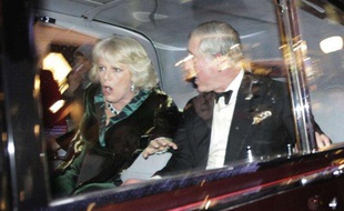 La voiture du prince Charles, attaquées par des étudiants en colère, le 9 décembre 2010