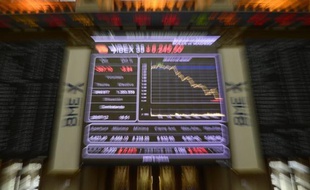 Ni le feu vert de la zone euro sur un plan d'aide aux banques, ni l'annonce d'un tour de vis budgétaire draconien n'auront suffi: la plongée des marchés vendredi risque de rapprocher encore l'Espagne d'un sauvetage global, le scénario catastrophe tant redouté par l'Europe.