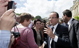La première interview télévisée du 14 juillet du président François Hollande a été regardée par 9,3 millions de téléspecteurs, ont annoncé dimanche TF1 et France 2 qui retransmettaient l'entretien.