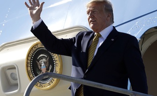 President Donald Trump arrives at Los Angeles International Airport to attend a fundraiser, Tuesday, Sept. 17, 2019, in Los Angeles. (AP Photo/Evan Vucci)/CAEV404/19260846671478//1909180155