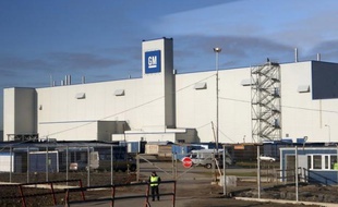 Le géant de l'automobile américain General Motors (GM) va investir un milliard de dollars (environ 797 millions d'euros) dans ses usines en Russie d'ici 2018 afin d'augmenter leur capacité de production, a annoncé mercredi Jim Bovenzi, président de GM Russie.