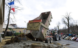 Le 1er février 2016 à Moulins dans l'Allier, lors d'une manifestation des agriculteurs en colère.