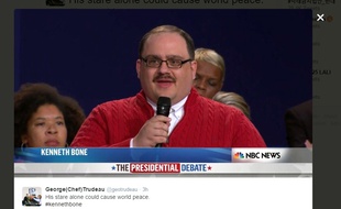 L'électeur indécis Kenneth Bone pose une question à Donald Trump et Hillary Clinton lors du second débat télévisé, le 9 octobre 2016.