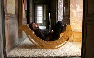 Le rocking-chair KusKus en bouteilles plastiques recyclées.