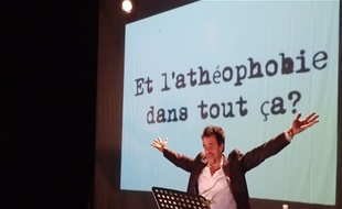 Le spectacle écrit par Charb et joué par Gérald Dumont.