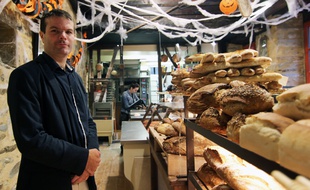 Benjamin Durand a ouvert avec son frère Mickaël la boulangerie du Château, à Châteaugiron, près de Rennes. Créée en 2015, elle est en finale de l'émission La meilleure boulangerie de France, diffusée sur M6.