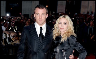 Le réalisateur Guy Ritchie et la chanteuse Madonna du temps de leur mariage en 2008