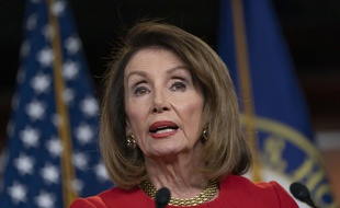Nancy Pelosi est la présidente de la Chambre des Représentants aux Etats-Unis.
