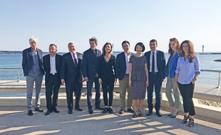 Les organisateurs du futur festival Cannes Series, lundi à Cannes, en compagnie des acteurs de la série de Canal+ Engrenages
