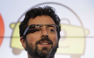 Sergey Brin, le co-fondateur de Google, en septembre 2012 avec les Google Glass.