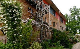 Plus de 5 500 habitants profitent de l’écoquartier de Vauban, en Allemagne.