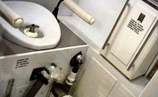 Les anciennes toilettes qui équipent la station spatiale internationale...